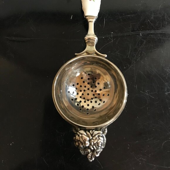 Royal Doulton Silver Metal & Porcelain Plate Over the Cup Tea Strainer Roses - Picture 2 of 6